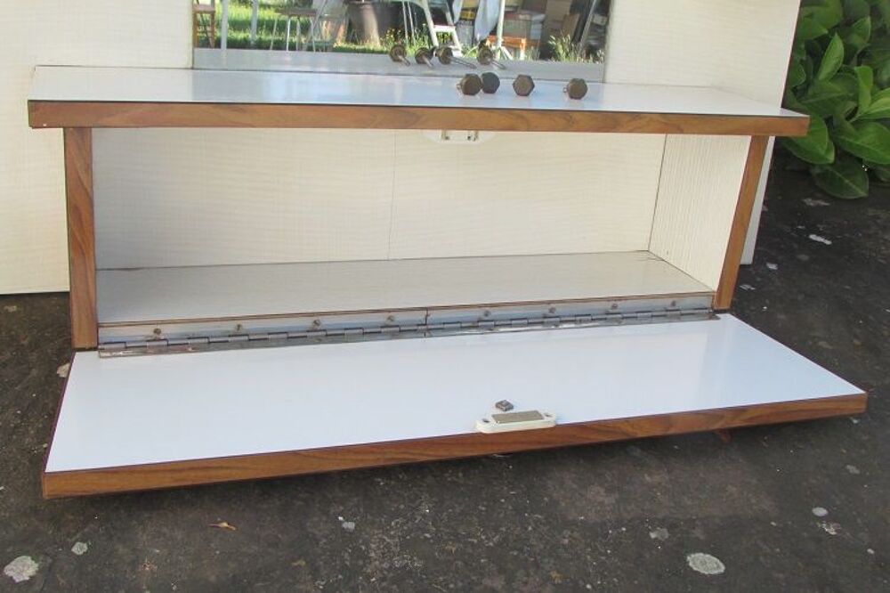 Miroir et &eacute;tag&egrave;res murales, vintage en formica Meubles