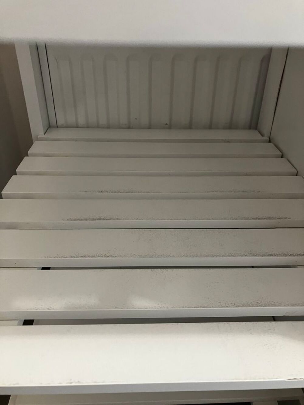 desserte &agrave; roulettes blanche rev&ecirc;tement imitation bois Meubles