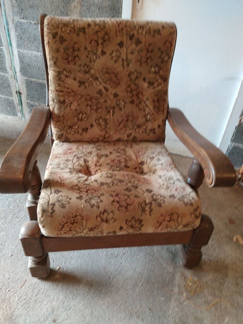 Fauteuil avec accoudoirs en bois Meubles