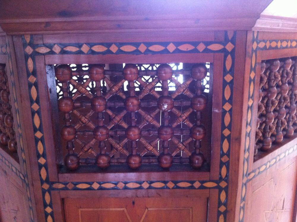 Table gu&eacute;ridon Afrique du Nord Meubles