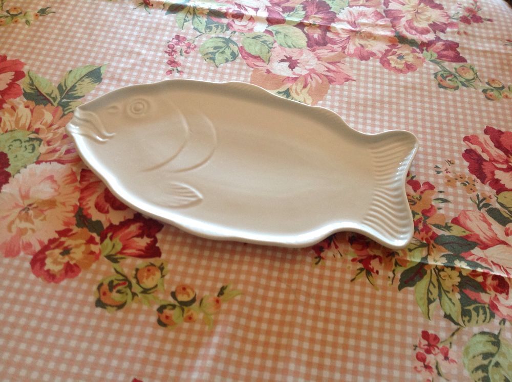 plat &agrave; poisson en porcelaine blanche pla Décoration