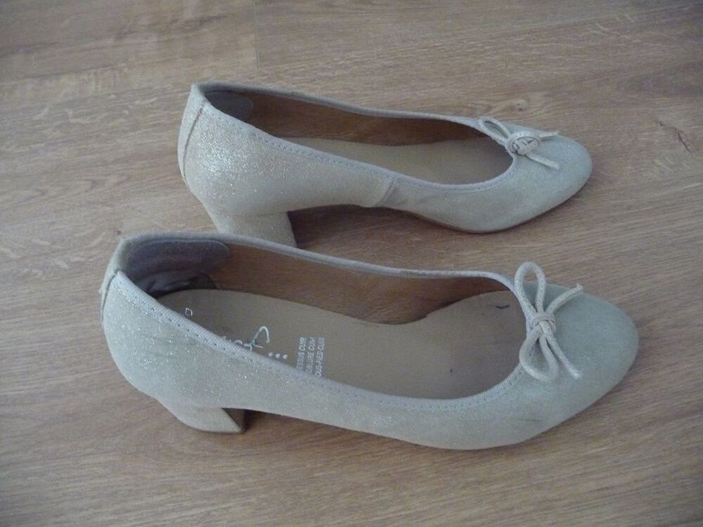 Chaussures dor&eacute;es taille 37 en cuir Chaussures
