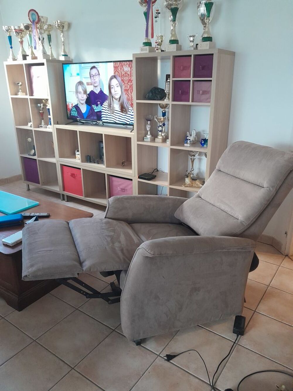 FAUTEUIL RELEVEUR CONFORT, (&eacute;lectrique) + TABLETTE Meubles
