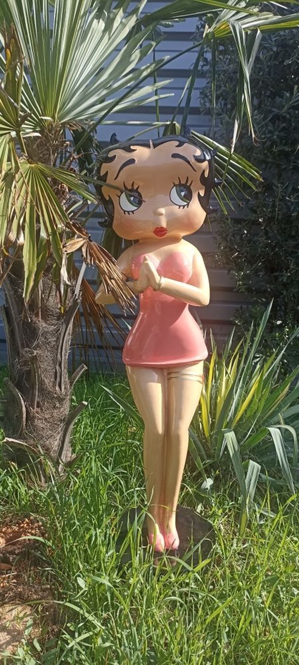 Betty Boop zen
magnifique statue en r&eacute;sine enti&egrave;rement painte &agrave; la main ?... existe dans 4 coloris. Décoration
