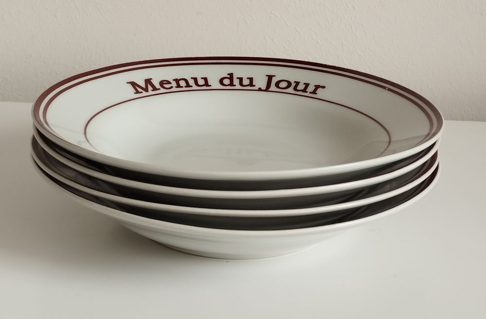 Assiettes creuses et tasses blanc marron bistrot Décoration