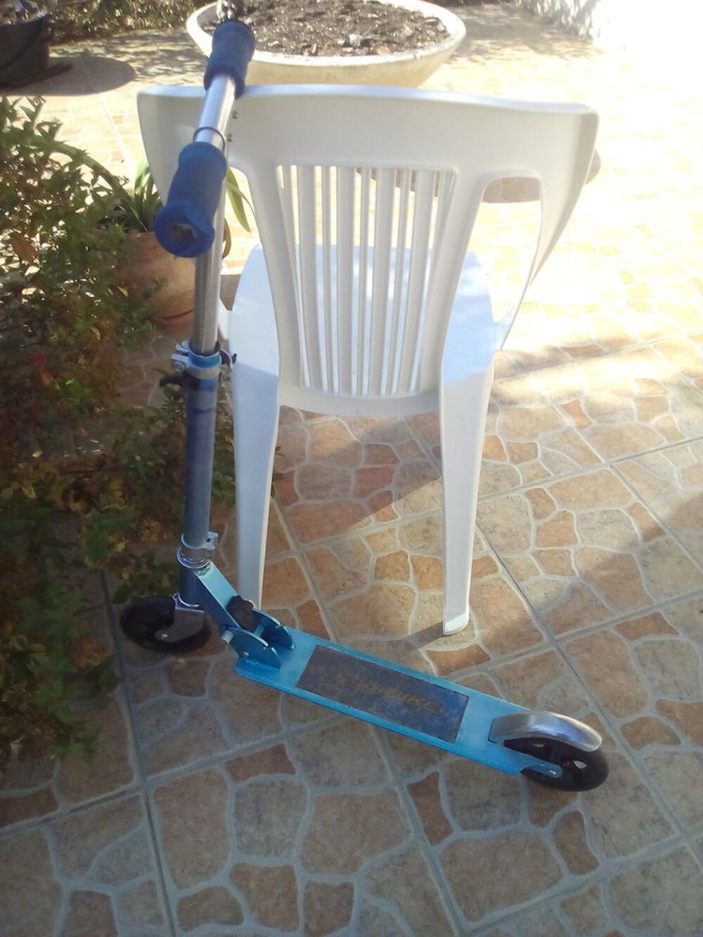 2 patinettes en tr&egrave;s bon &eacute;tat 
Sports