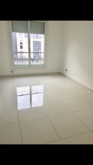  Appartement à louer 3 pièces 100 m²