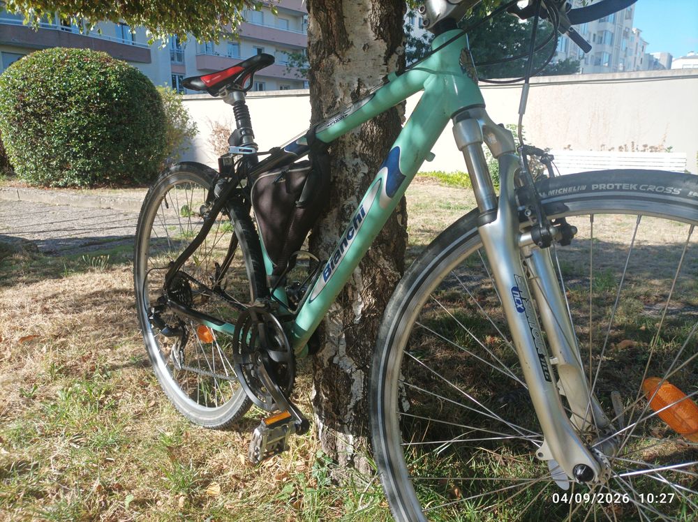 VELO TYPE VTC marque BIANCHI Vélos