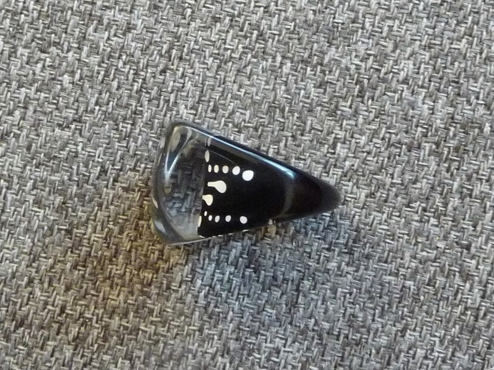 Bague en Plastique Noir &agrave; Motifs Blanc Bijoux et montres