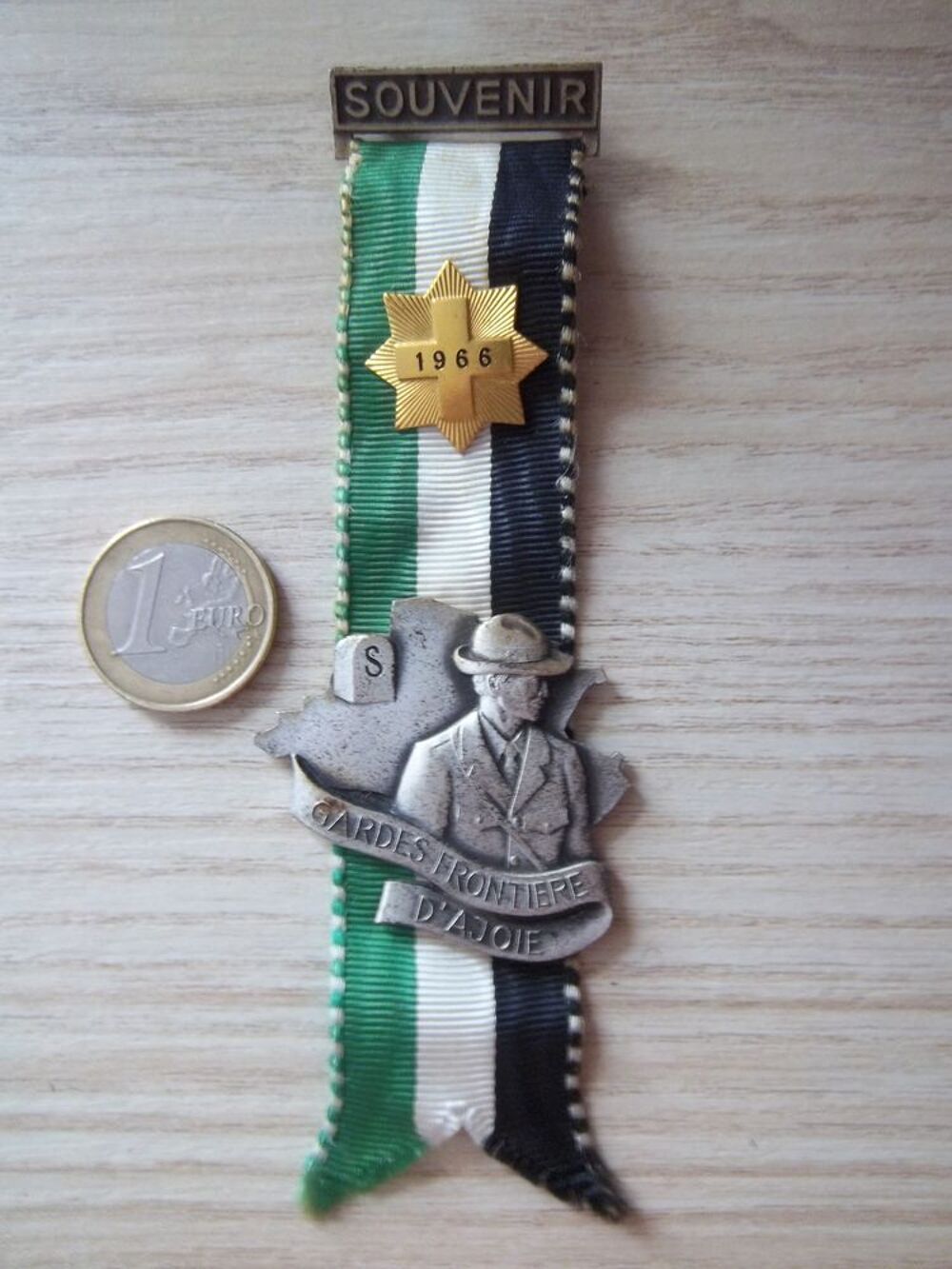 d&eacute;coration collection vintage ! 1966 m&eacute;daille garde Suisse 