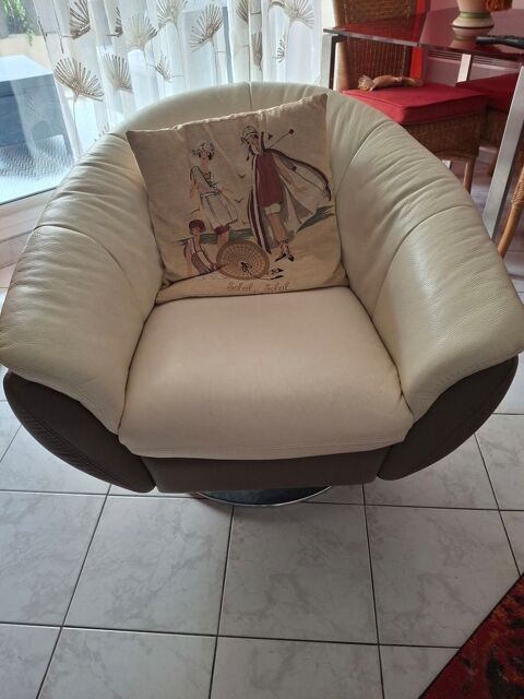 Fauteuil tout cuir. Marron et beige . . Pivotant. 50 Pornichet (44)
