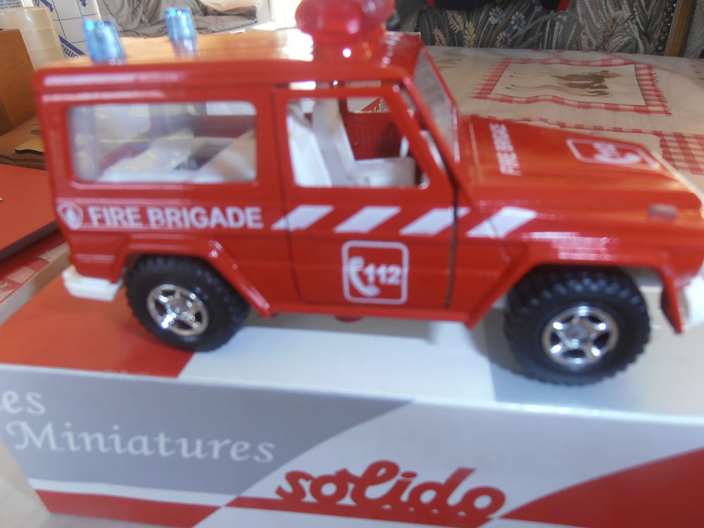 VOITURE MINIATURE POMPIER DE COLLECTION MARQUE SOLIDO 