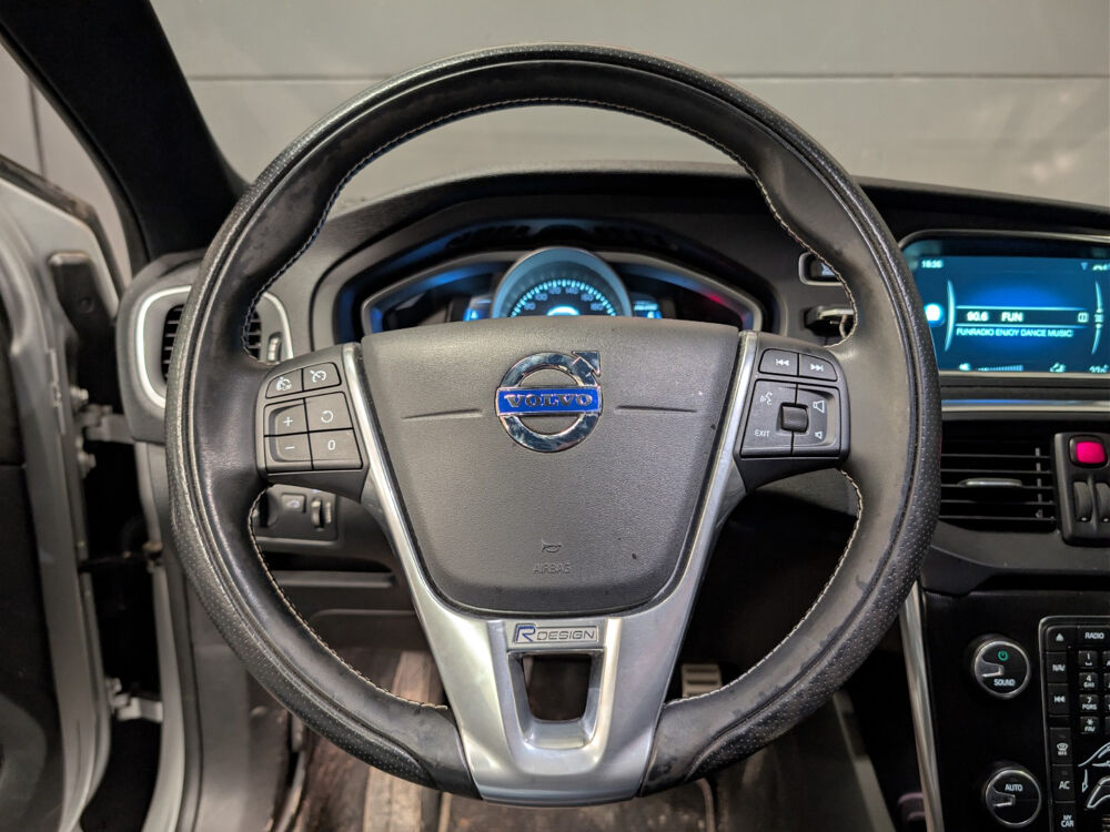 V40 T2 122 R-Design 2015 occasion 59600 Maubeuge