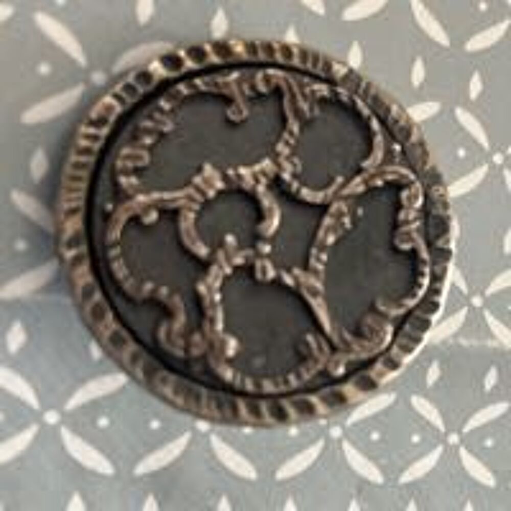 lot, trois boutons anciens 