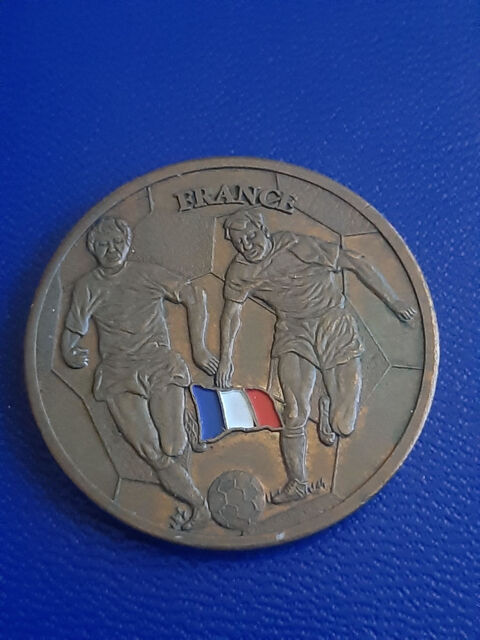 médaille football avec drapeau en couleur 4 Prats-de-Mollo-la-Preste (66)
