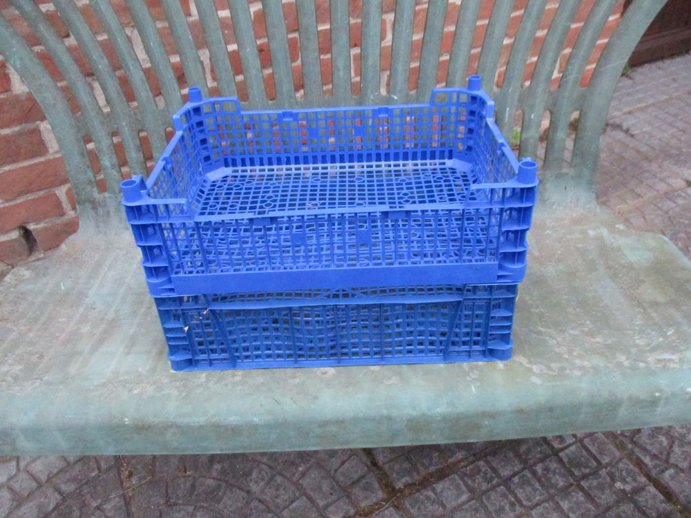 4 cagettes empilables en plastiques noires longueur : 60 cm Jardin