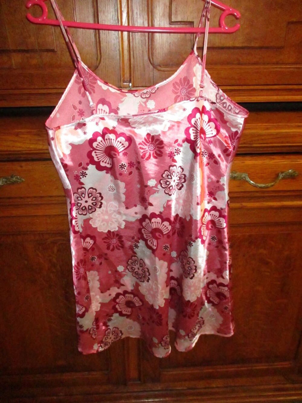d&eacute;bardeur fleuri dans les roses et autres articles bon &eacute;tat Vêtements