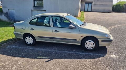 Renault megane classic M&eacute;gane Classic 1.4e Symbol