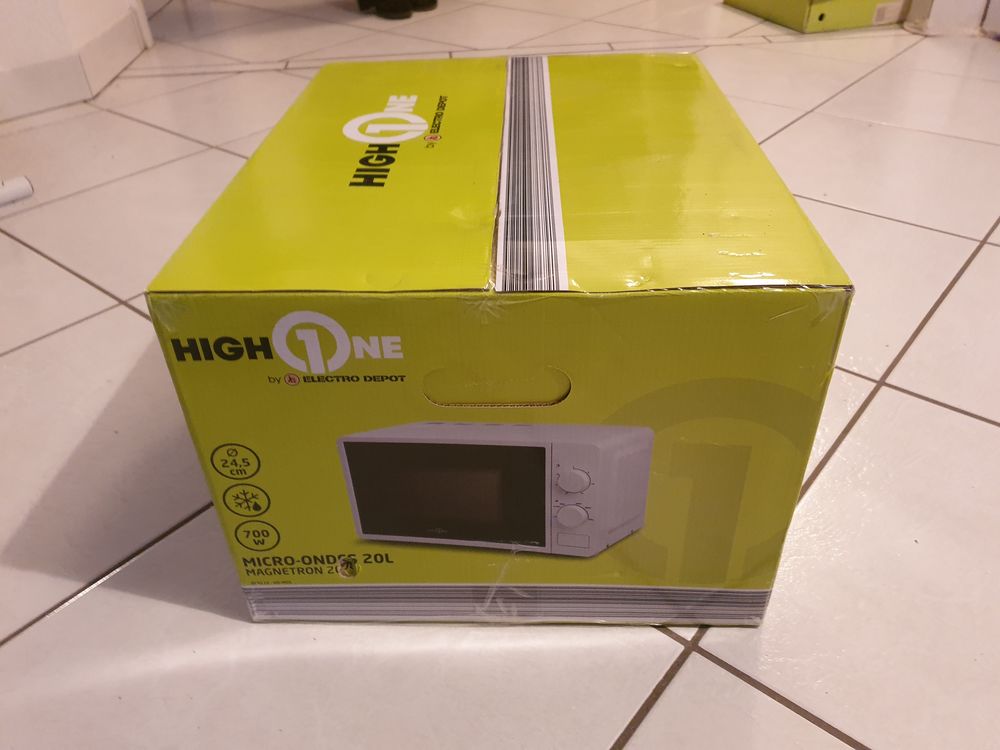 Micro-ondes neuf emball&eacute; Electroménager