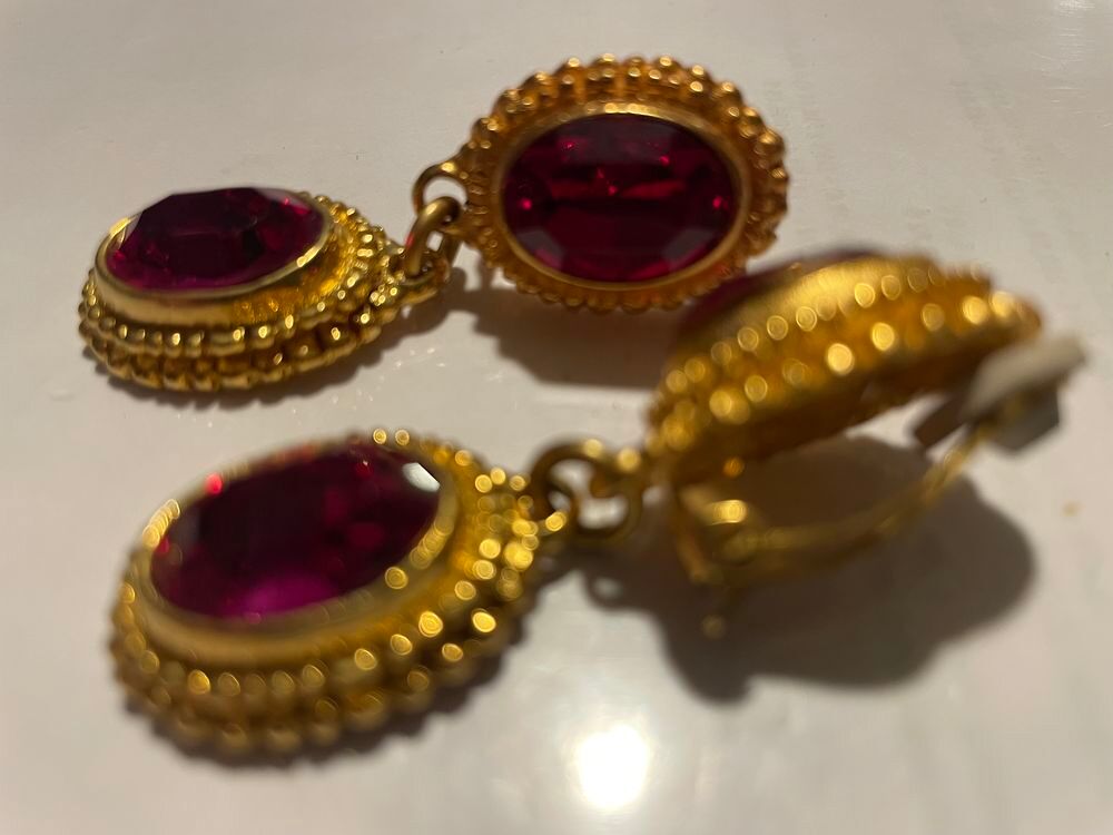 BO Clip pendante ovale perl&eacute;e Dor&eacute;e /strass Rouge/Fuchsia Bijoux et montres