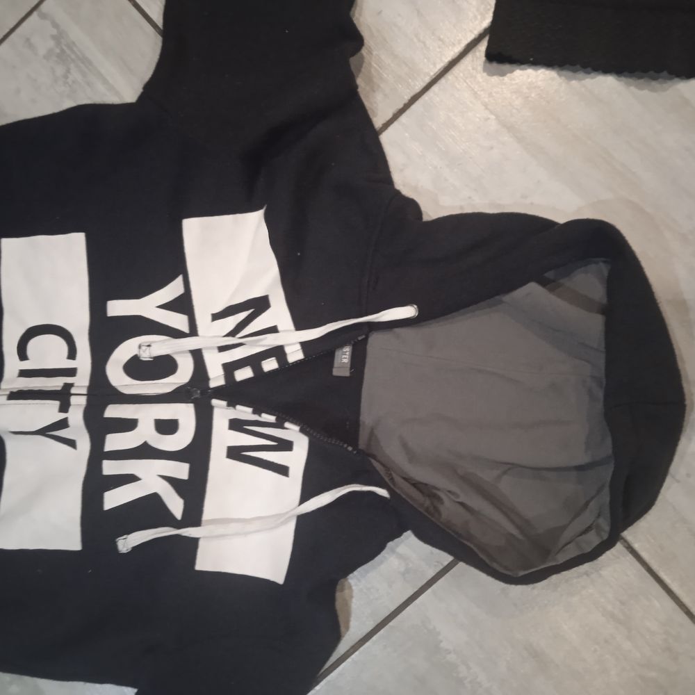 Veste sweat imprim&eacute;e New York city marque cluster capuche, T Vêtements