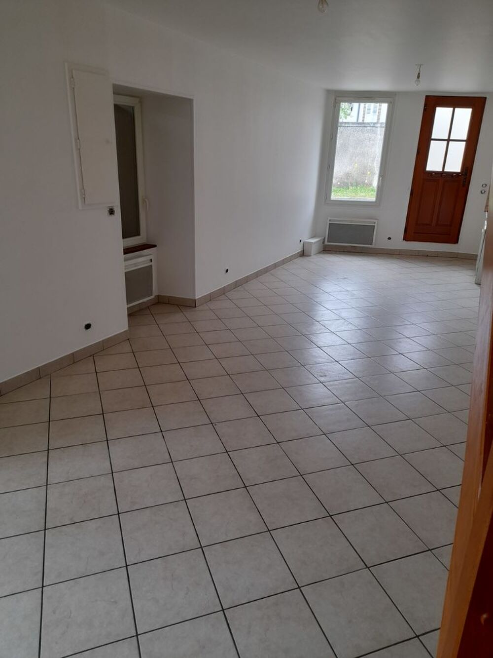 Location Duplex/Triplex A 20 MNS DE SENS, MONTEREAU ET NEMOURS, centre CHEROY Chéroy