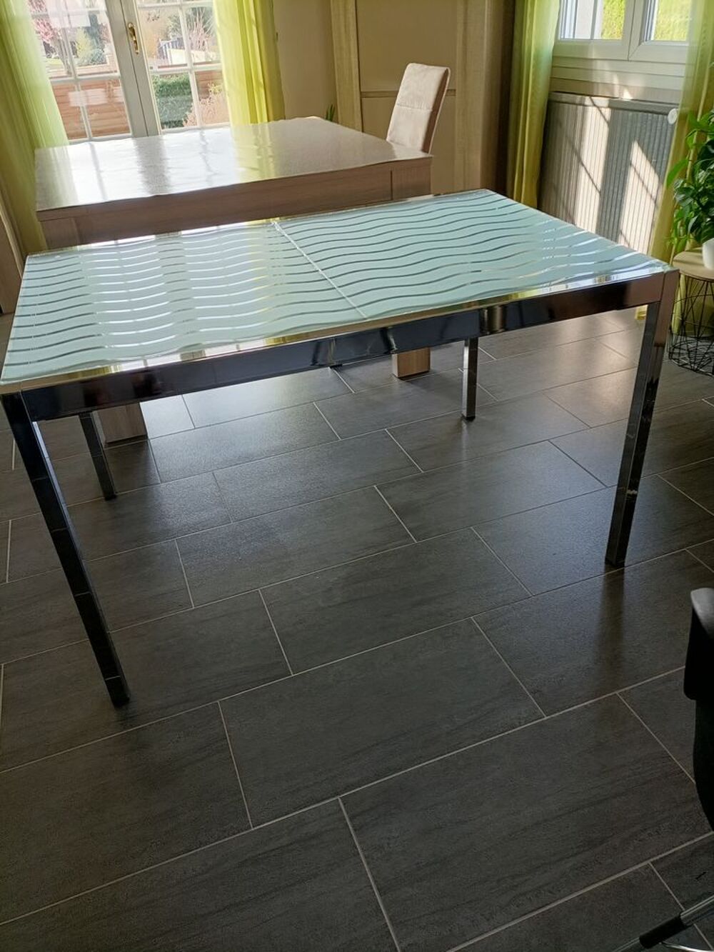 Table en verre avec rallonge int&eacute;gr&eacute;e Meubles