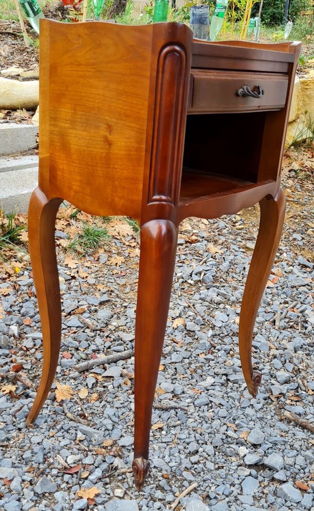 Table de chevet /de nuit, type proven&ccedil;al, style LXV Meubles