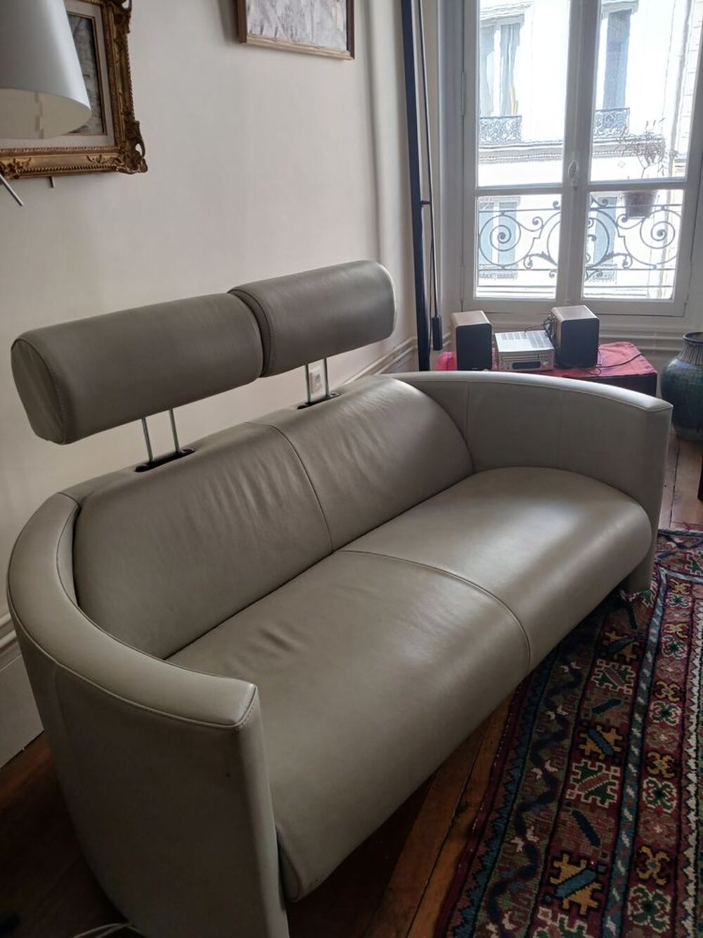 Canap&eacute; deux places en cuir clair Meubles
