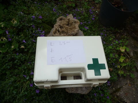 BOITE �. PHARMACIE...++++++ Arcueil (94)