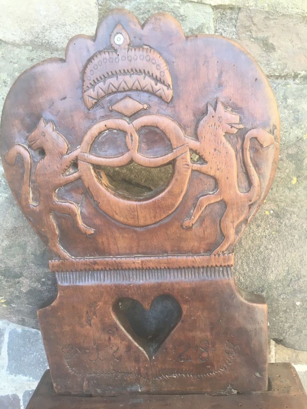 Chaise stabelle/blason h&eacute;raldique/Bretzel armoirie Suisse Meubles