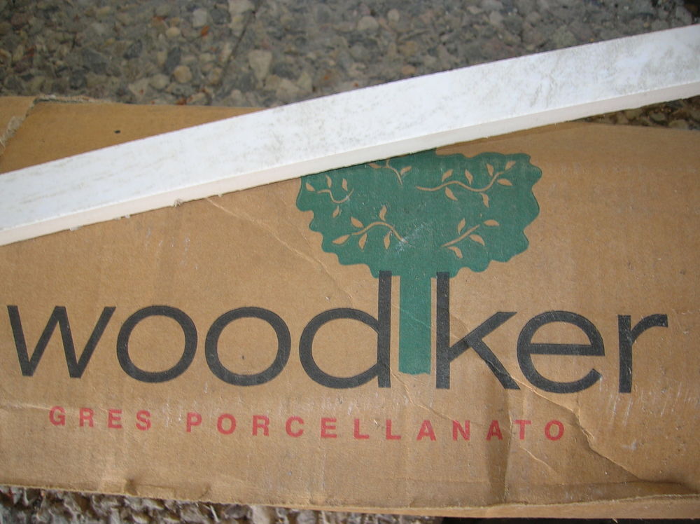 30 baguettes d&eacute;coratives carrelage neuves Bricolage