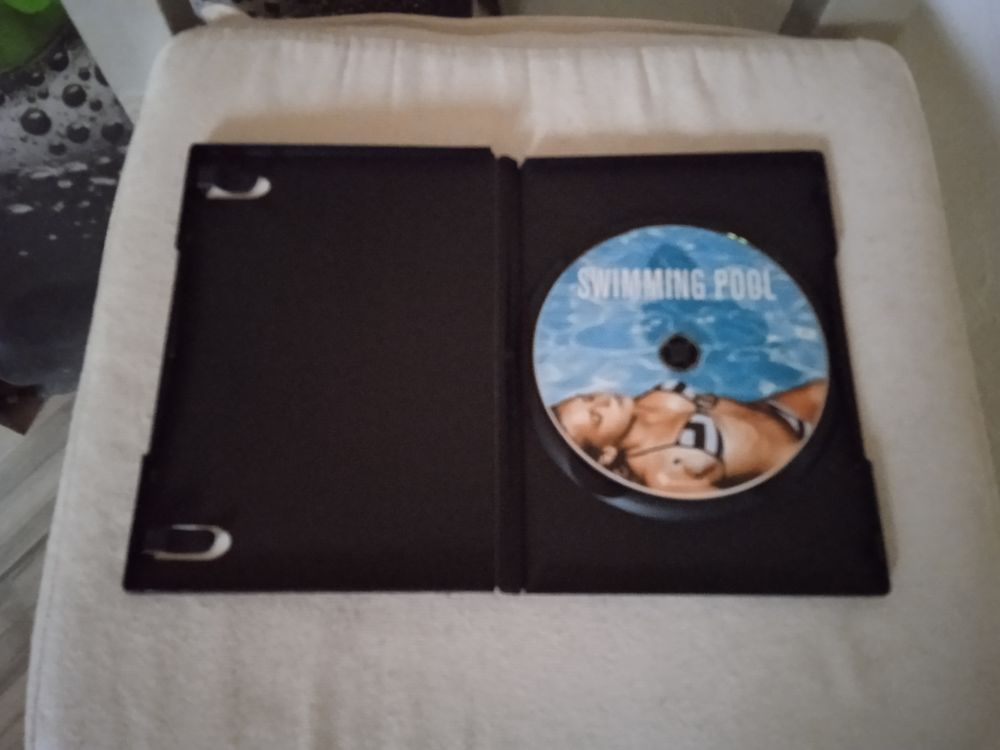DVD Swimming pool
2004
Excellent &eacute;tat
En Fran&ccedil;ais
Multi l DVD et blu-ray