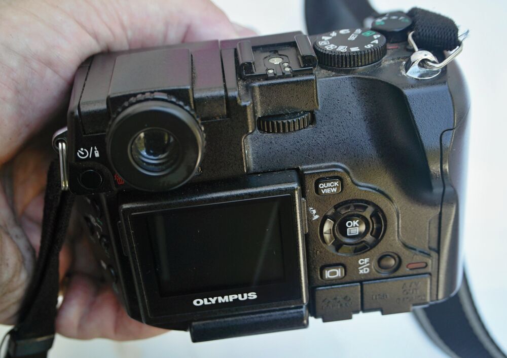 Olympus Camedia C 8080 - num&eacute;rique vintage Photos/Video/TV