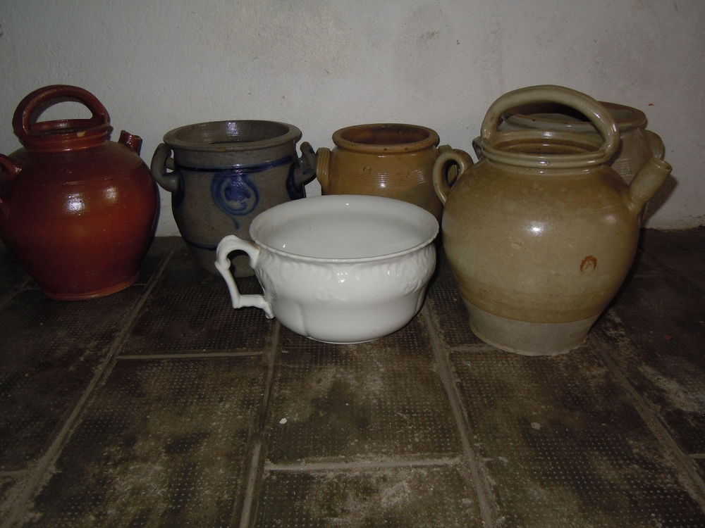 une centaine d objets anciens . je vide ma maison..... Décoration