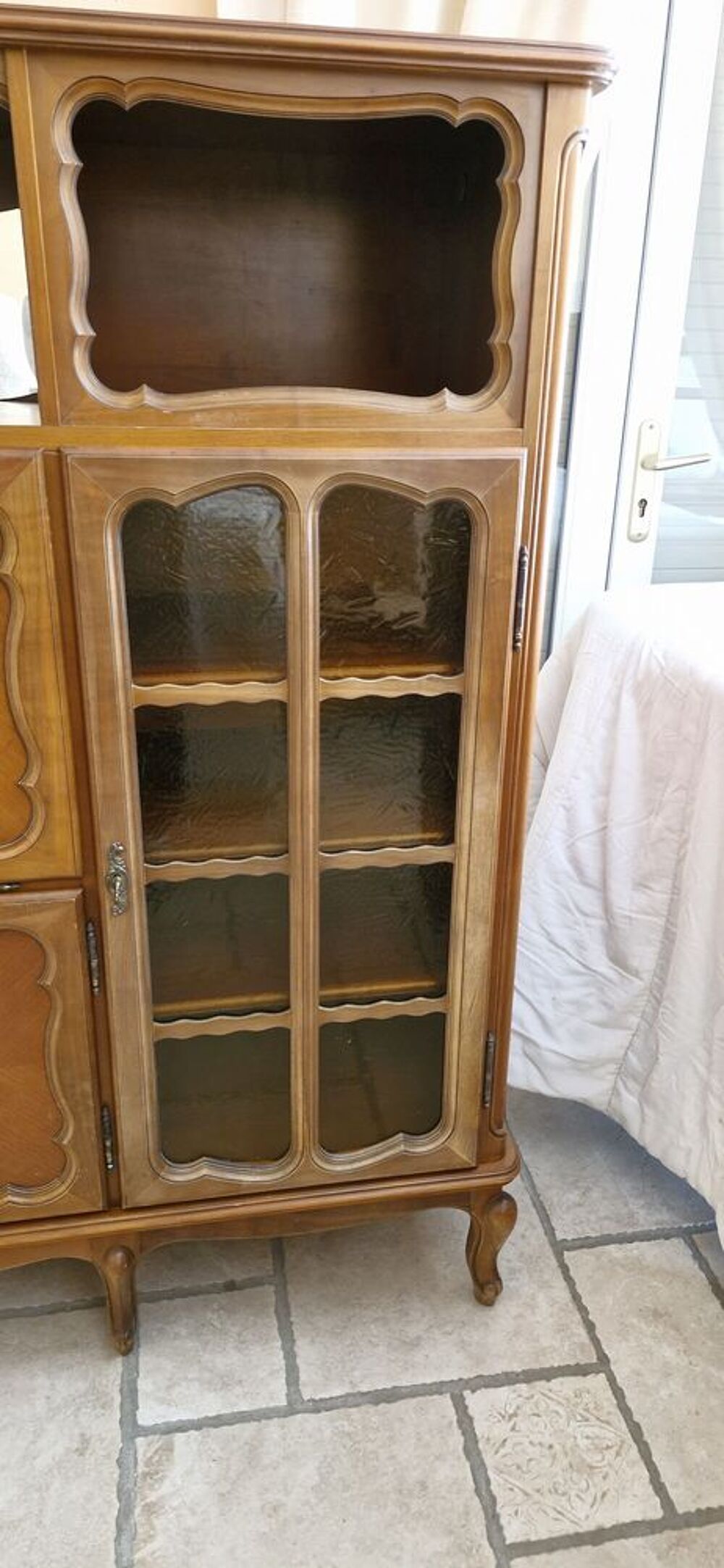 Meuble bahut en bois 5 portes et 3 tiroirs
Meubles