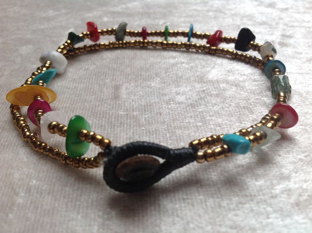 DOUBLE BRACELETS PIERRES MULTiCOULEURS PERLES DOR&Eacute; Envoi Pos Bijoux et montres