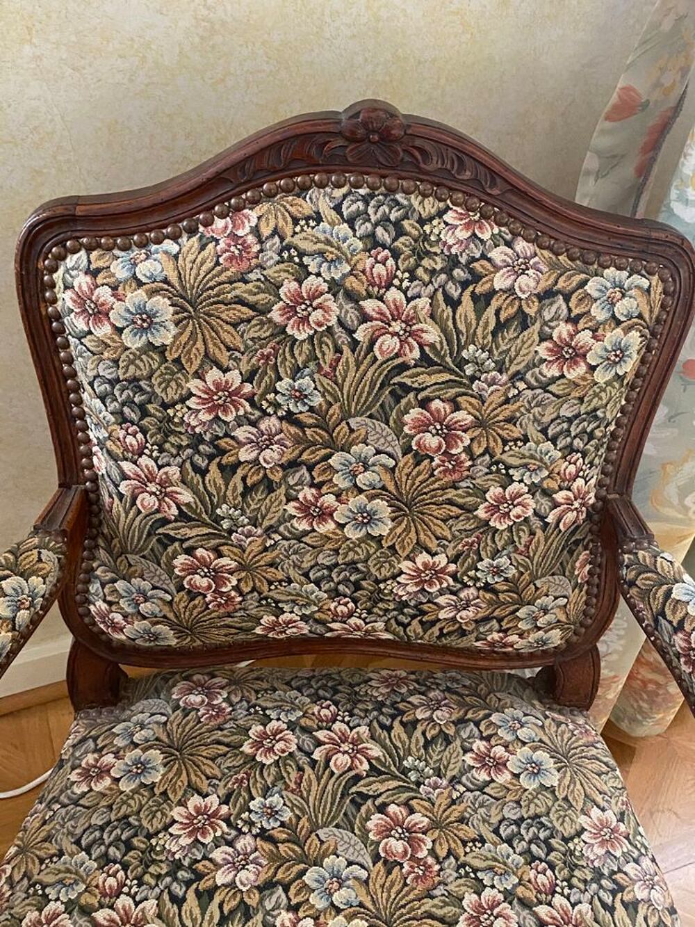 TR&Egrave;S BEAU FAUTEUIL Meubles