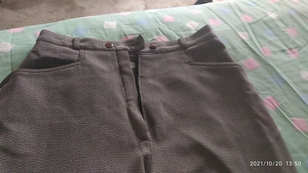 pantalon ray&eacute; gris Vtements