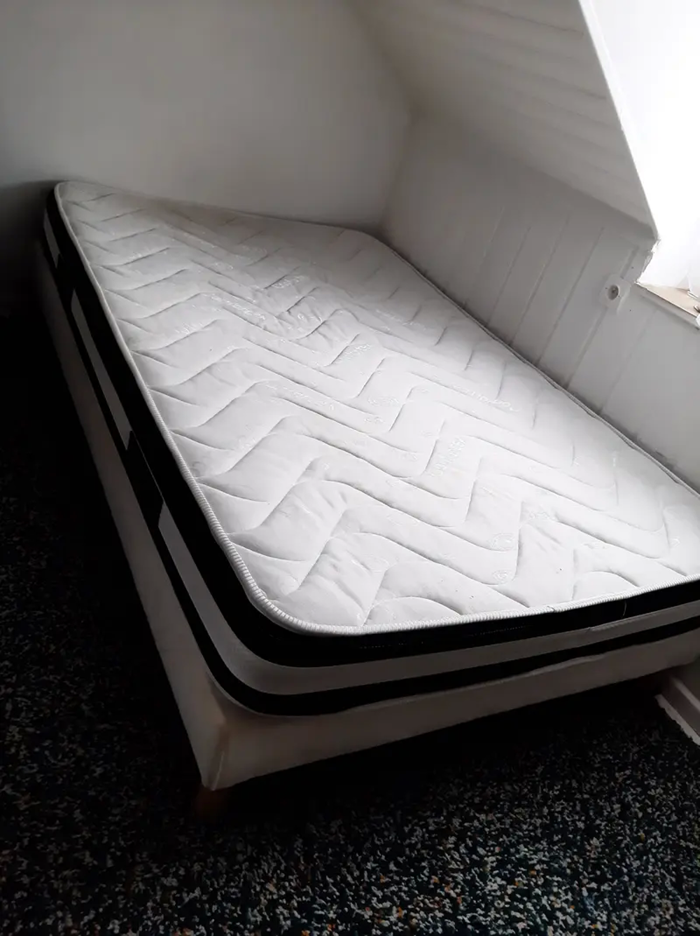 lit 120 x 190 neuf + matelas Meubles