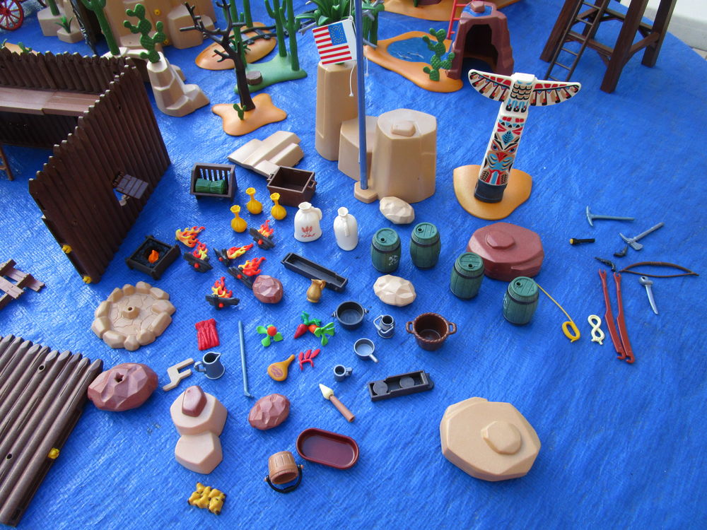  PLAYMOBIL GROS LOT VIEUX DECOR COWBOY+ACCESSOIRES Jeux / jouets