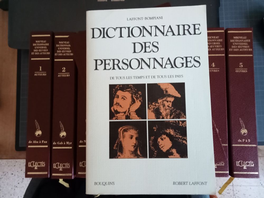 Nouveau dictionnaire universel des oeuvres et des auteurs Livres et BD