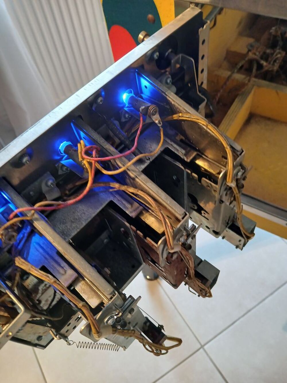 Flipper bally &eacute;lectrom&eacute;canique a rouleaux pr&ecirc;t &agrave; jouer Consoles et jeux vidéos