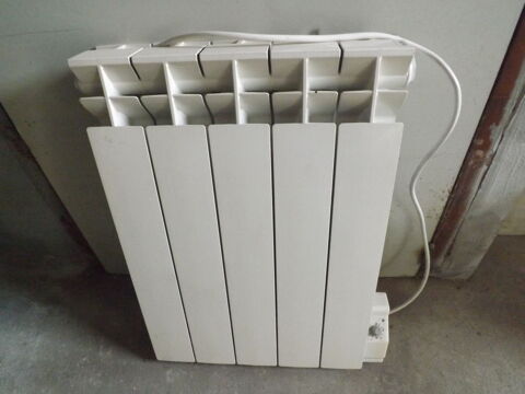 Radiateur Aquitherm 750 watts 40 Champtocé-sur-Loire (49)