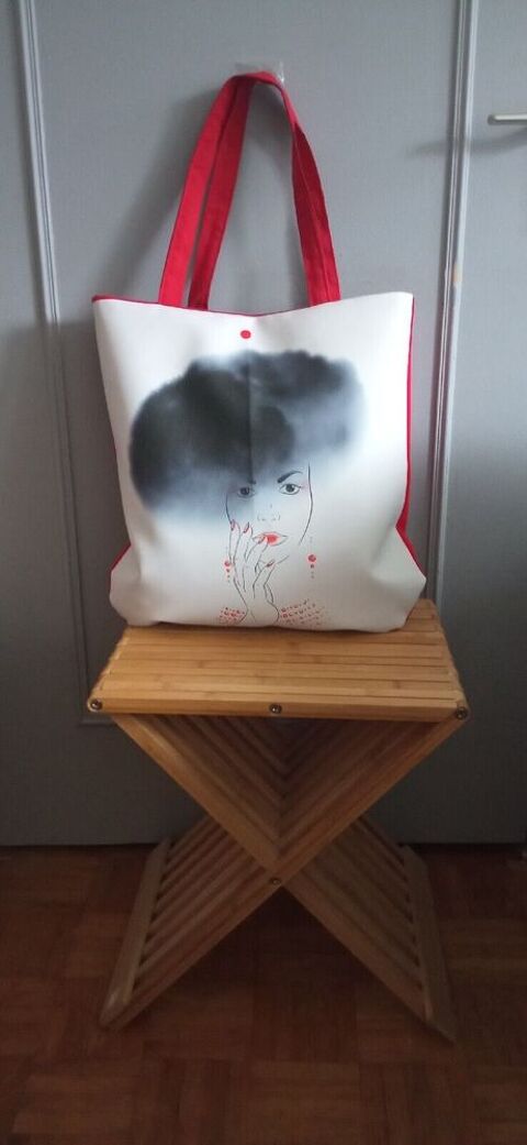 Tote bag femme myst�rieuse. Simili Cuir
15 Saint-Chamond (42)