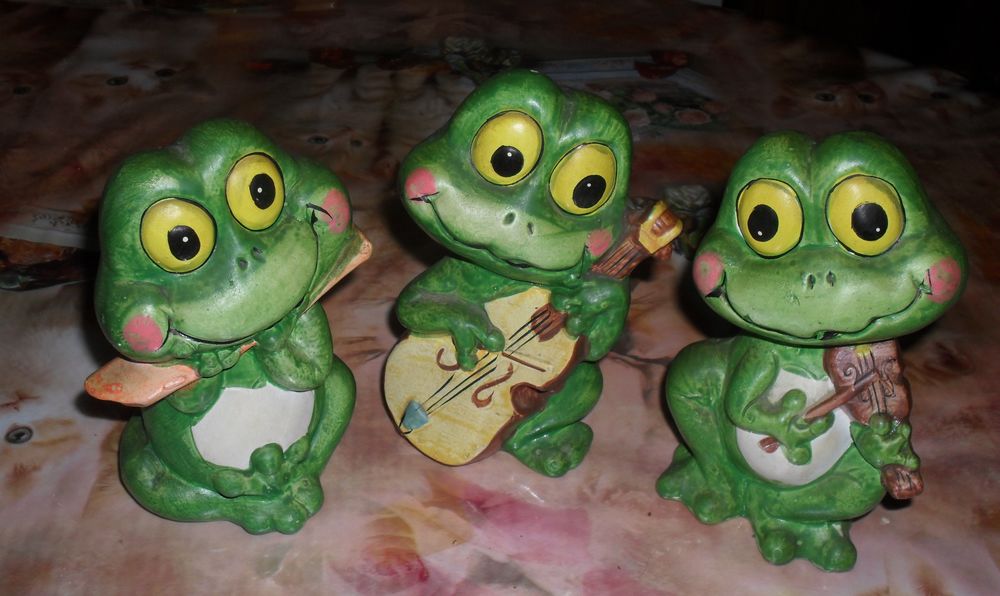 3 Grenouilles tirelires en parfait &eacute;tat. 