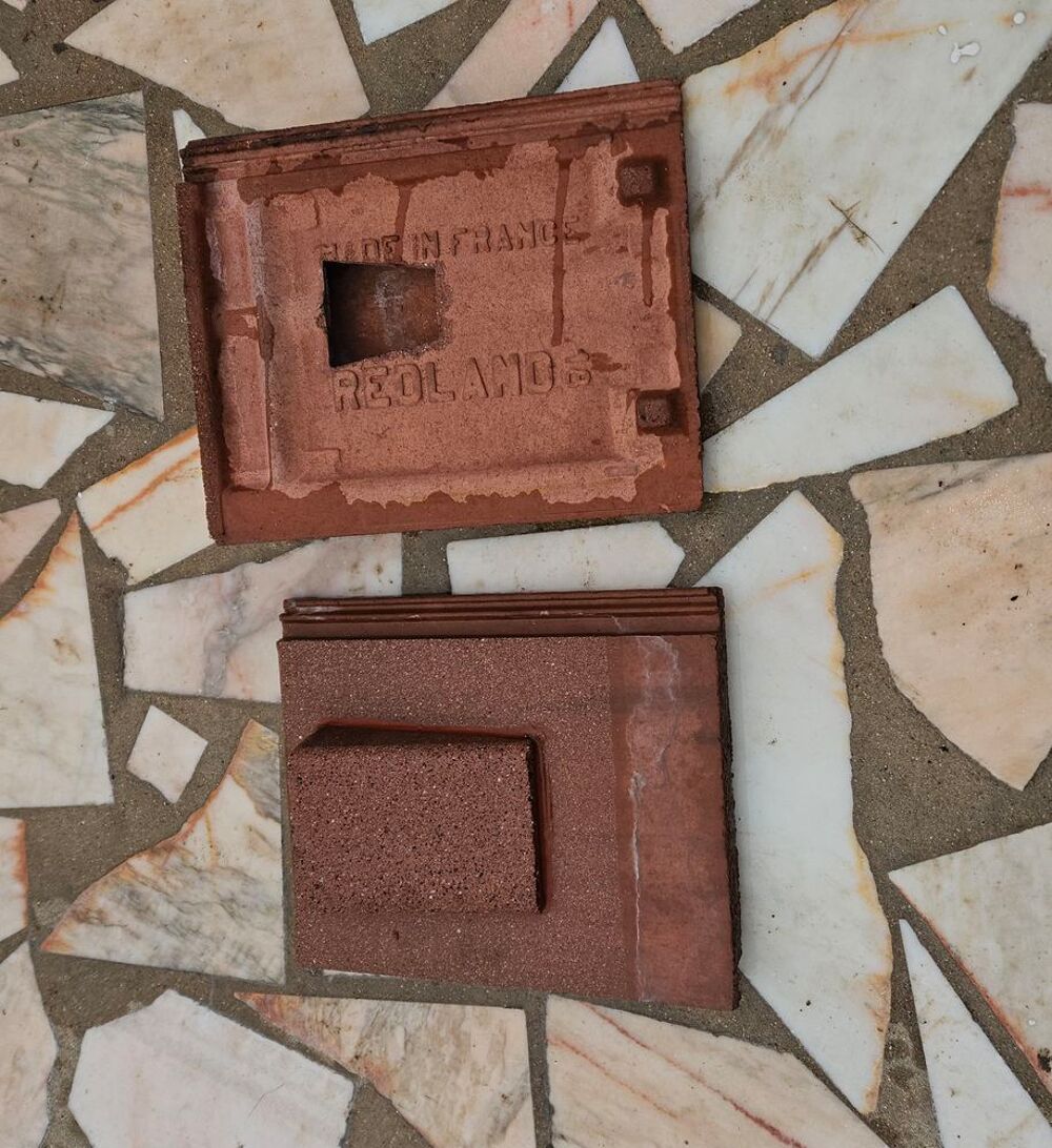 Tuiles chati&egrave;re a&eacute;ration redland 42x33 
Bricolage