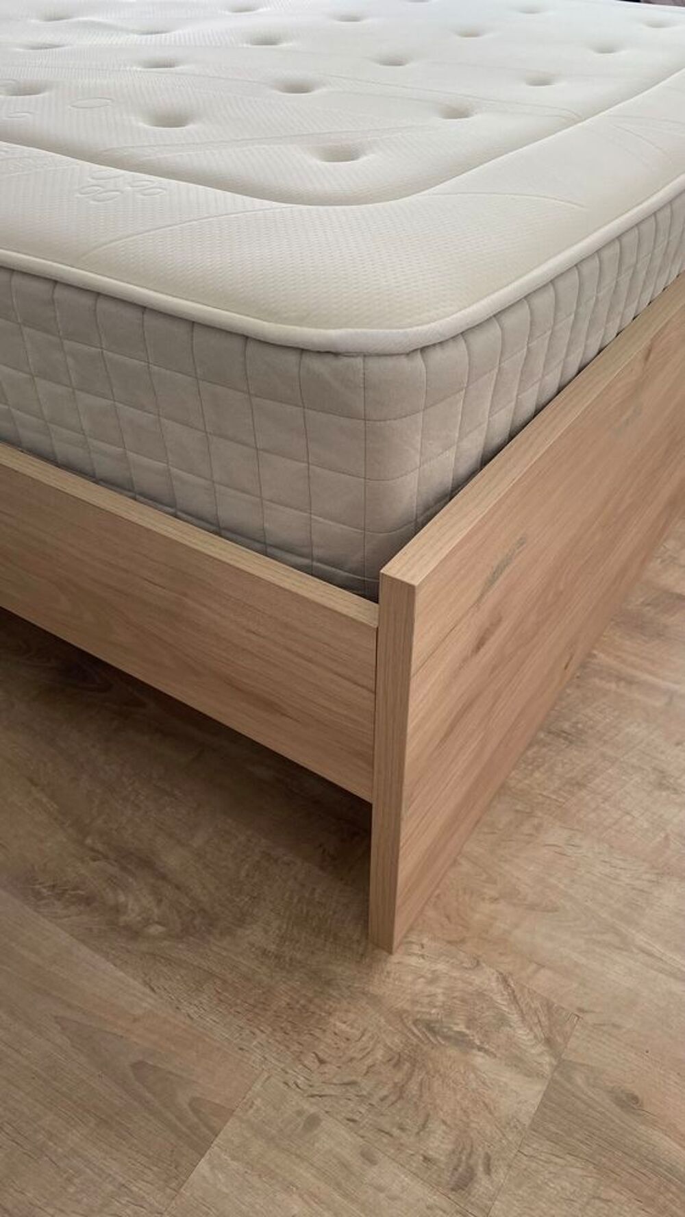 Matelas en excellent &eacute;tat 140x190 Meubles