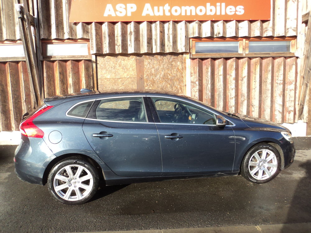 V40 T2 122 Geartronic 6 Inscription 2018 occasion 78610 Le Perray-en-Yvelines