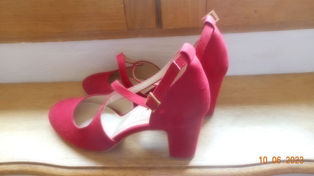 chaussures en daim rouge Chaussures